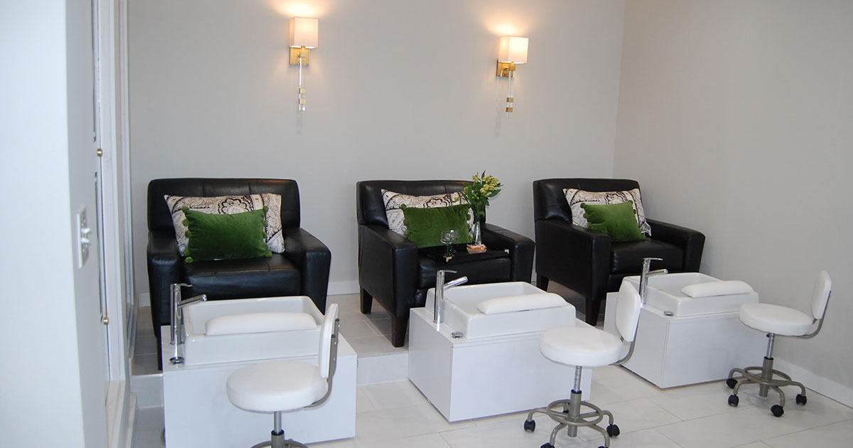 Nail Salon La Clinica Salon & Day Spa